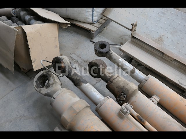 5 hydraulische cilinders voor case 1088 - afbeelding 5 van  8