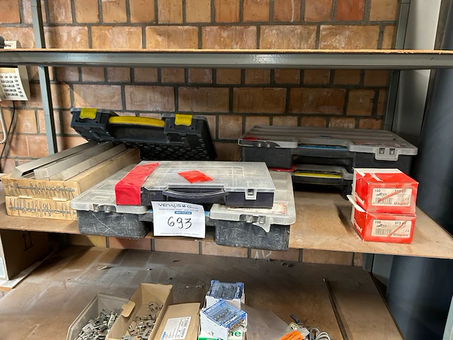 5 koffers met inhoud - afbeelding 1 van  4