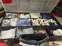 5 koffers met inhoud - afbeelding 2 van  4