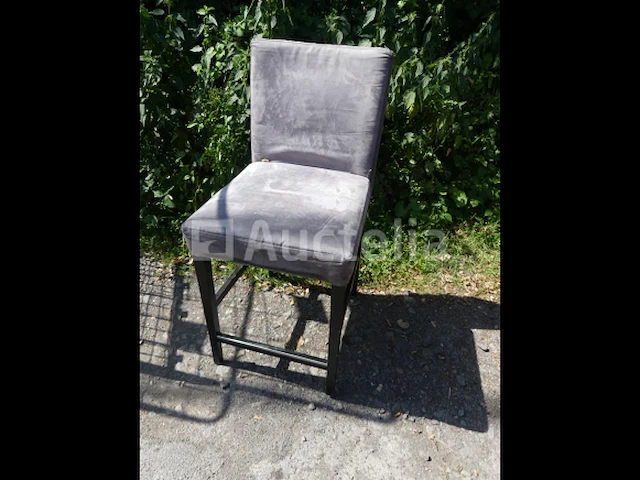 5 krukken met 1 hoge tafel - afbeelding 1 van  6