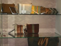 5 kussens pierre frey, 8 sjaals libeco, 7 plaids nobilis, 12 toilettasjes libeco, tote bag/schoudertas libeco (44,47,48,49,52) - afbeelding 4 van  5