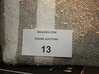 5 kussens pierre frey, 8 sjaals libeco, 7 plaids nobilis, 12 toilettasjes libeco, tote bag/schoudertas libeco (44,47,48,49,52) - afbeelding 5 van  5