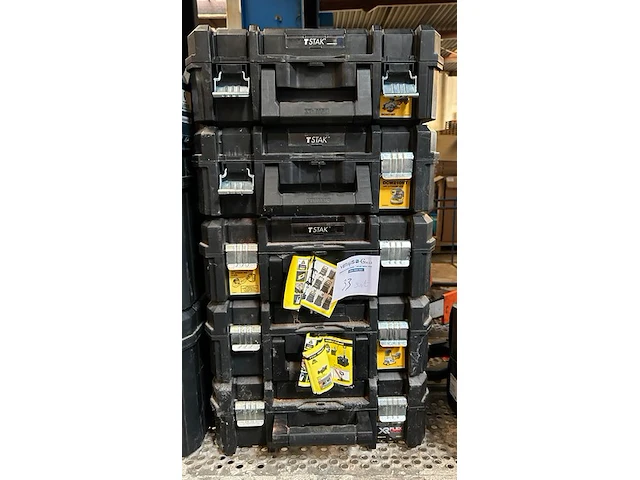 5 lege koffers dewalt, t stack - afbeelding 1 van  2