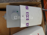 5 map dispensers voor toiletpapier - afbeelding 3 van  5