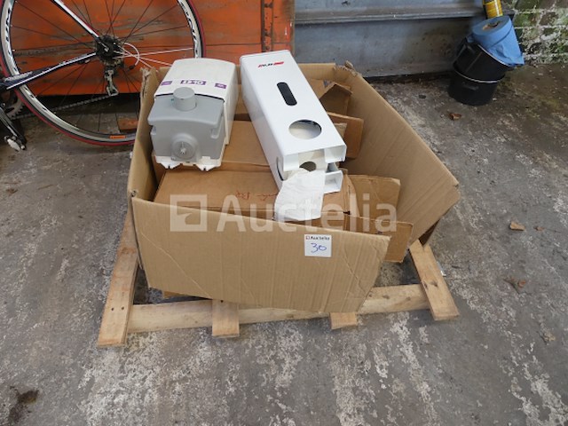 5 map dispensers voor toiletpapier - afbeelding 4 van  5