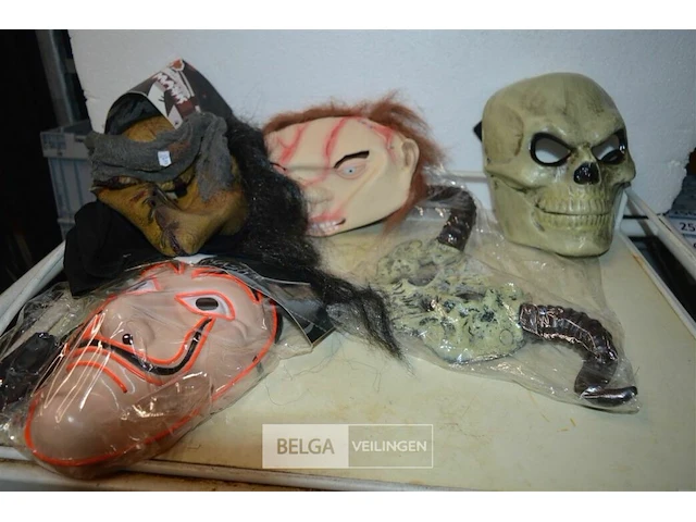 5 maskers - afbeelding 1 van  5