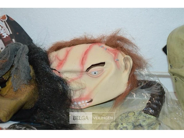 5 maskers - afbeelding 3 van  5