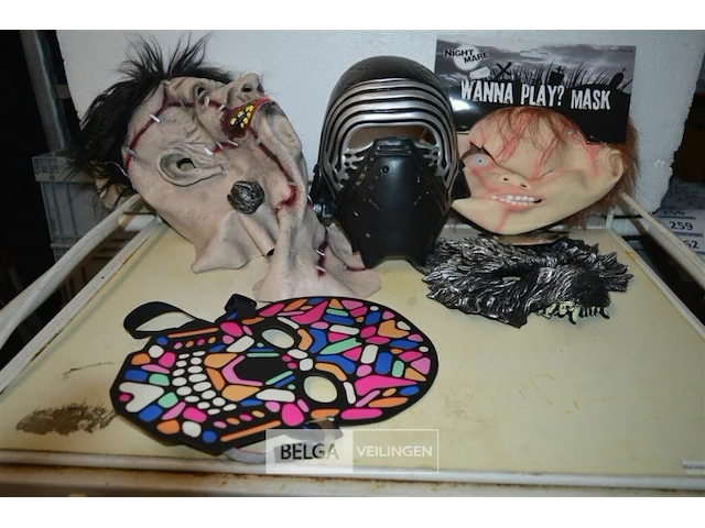 5 maskers - afbeelding 1 van  6