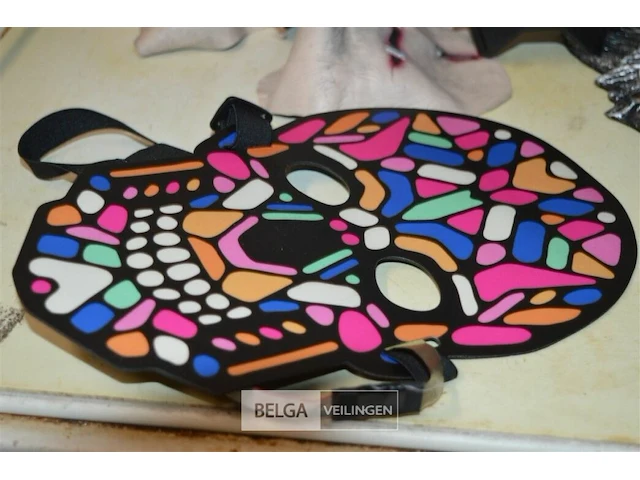 5 maskers - afbeelding 4 van  6