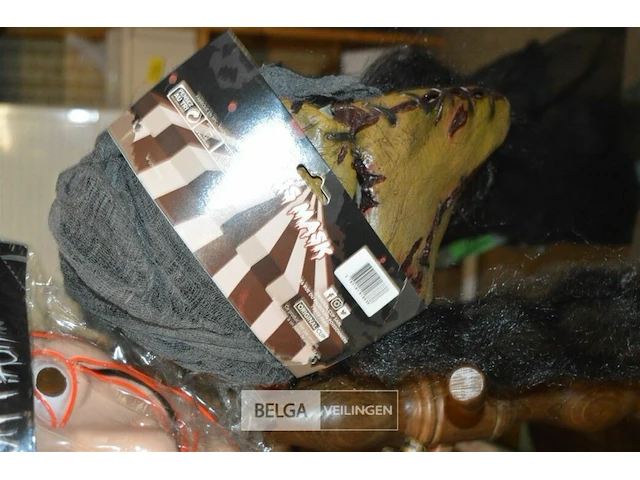 5 maskers - afbeelding 2 van  4