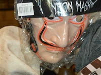 5 maskers - afbeelding 3 van  4