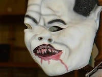 5 maskers - afbeelding 3 van  5