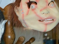 5 maskers - afbeelding 4 van  5