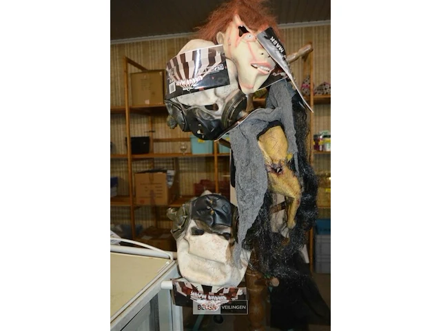 5 maskers - afbeelding 1 van  5