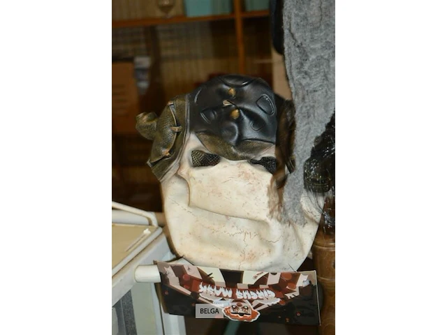 5 maskers - afbeelding 2 van  5