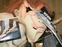 5 maskers - afbeelding 4 van  5
