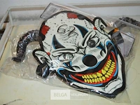 5 maskers - afbeelding 4 van  4