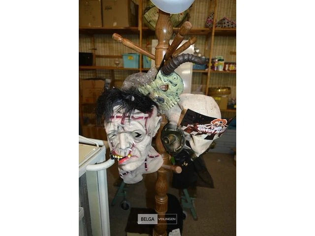 5 maskers - afbeelding 1 van  4