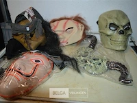 5 maskers - afbeelding 1 van  5