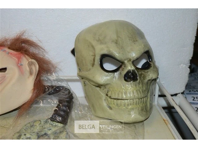 5 maskers - afbeelding 2 van  5