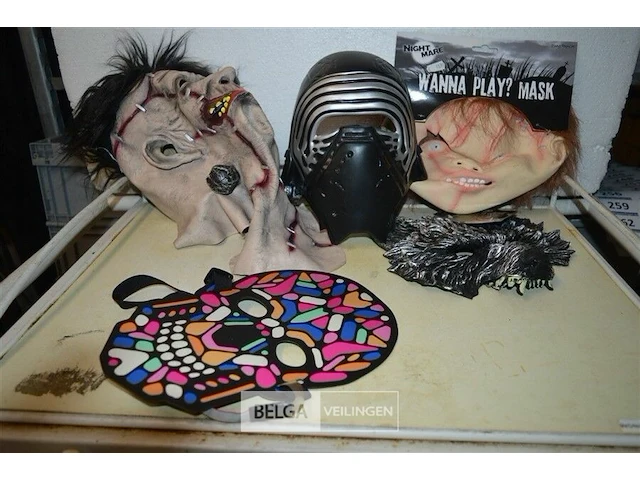 5 maskers - afbeelding 1 van  6