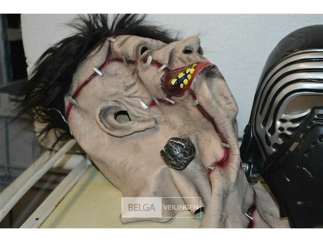 5 maskers - afbeelding 3 van  6