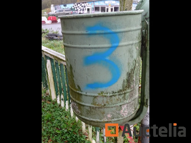 5 metalen bakken met standaard - afbeelding 1 van  7