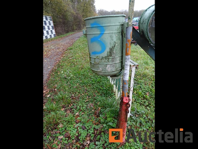 5 metalen bakken met standaard - afbeelding 2 van  7