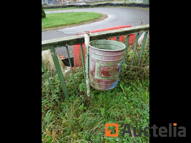 5 metalen bakken met standaard - afbeelding 3 van  7