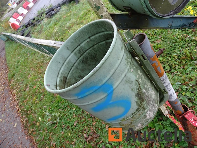 5 metalen bakken met standaard - afbeelding 4 van  7