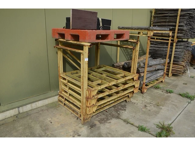 5 metalen pallet boxen gele kleur, 4 metalen palletboxen - afbeelding 3 van  6