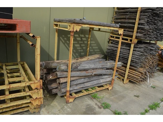 5 metalen pallet boxen gele kleur, 4 metalen palletboxen - afbeelding 4 van  6