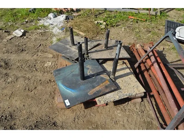 5 metalen parasolvoeten - afbeelding 1 van  4