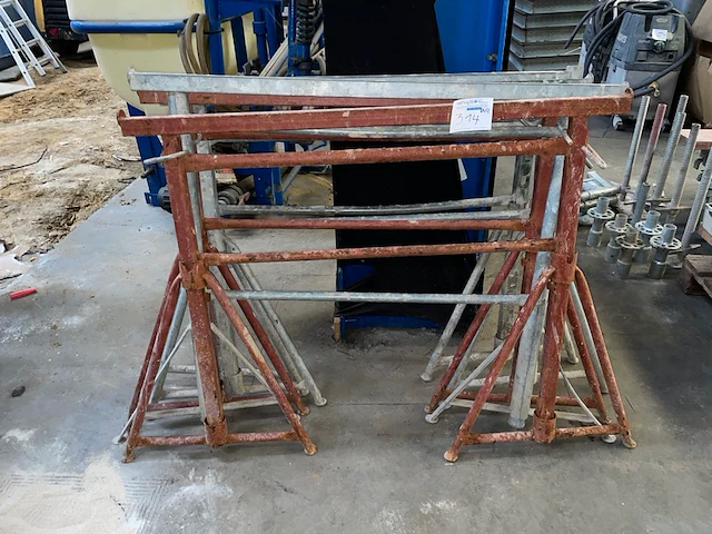 5 metalen schragen - afbeelding 1 van  4