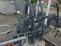 5 moderne grijs metalen fietsenrekken (zonder pvc pallet) - afbeelding 1 van  4