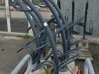 5 moderne grijs metalen fietsenrekken (zonder pvc pallet) - afbeelding 2 van  4