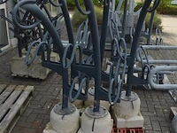 5 moderne grijs metalen fietsenrekken (zonder pvc pallet) - afbeelding 3 van  4