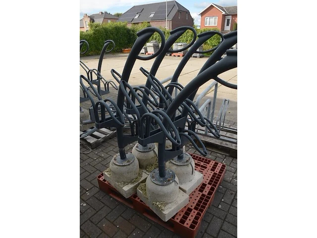 5 moderne grijs metalen fietsenrekken (zonder pvc pallet) - afbeelding 4 van  4