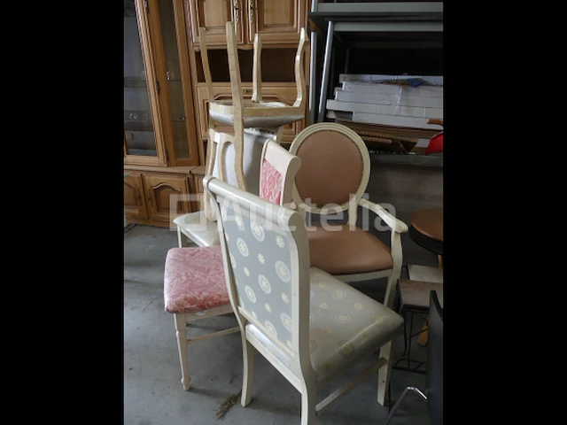 5 niet-overeenkomende stoelen - afbeelding 1 van  5