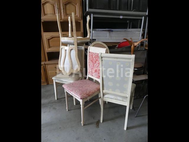 5 niet-overeenkomende stoelen - afbeelding 3 van  5