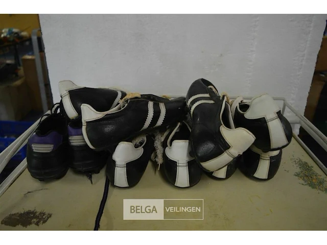 ±5 paar voetbalschoenen div maten - afbeelding 1 van  4