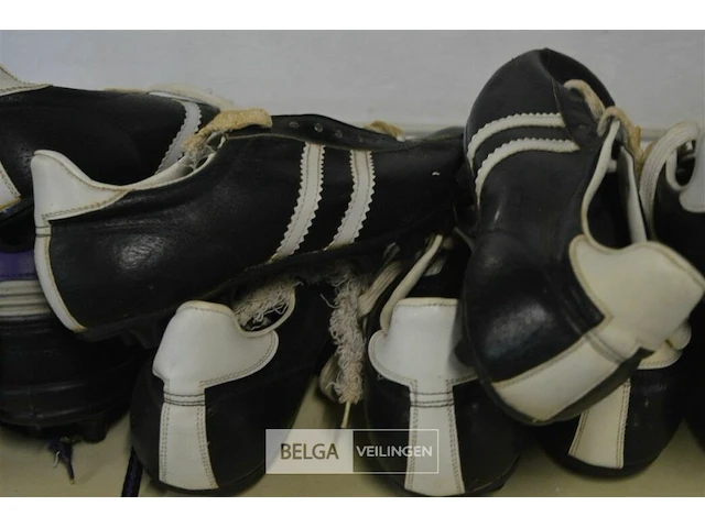 ±5 paar voetbalschoenen div maten - afbeelding 2 van  3