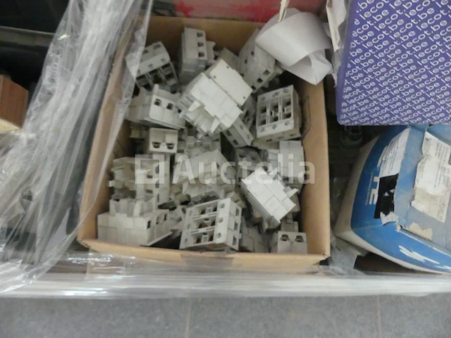 5 pallets met elektrische apparatuur - afbeelding 6 van  23