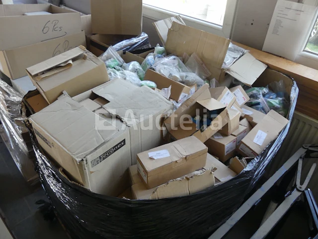 5 pallets met elektrische apparatuur - afbeelding 8 van  23