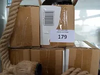 5 plafondlampen, deurmat, tafelkleed, fotokader, zak met handzeepjes, 2 pvc kannen met kraan, zakje met stukjes hout - afbeelding 2 van  7