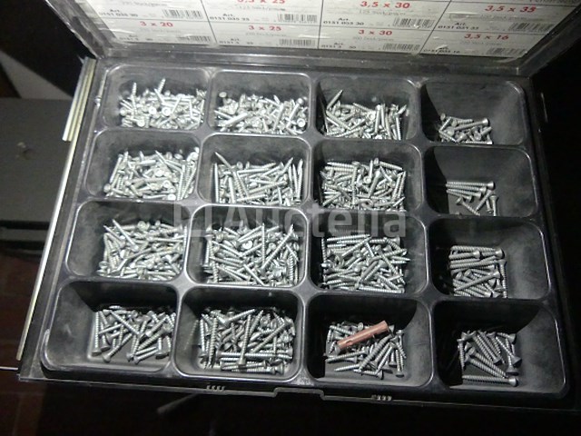 5 planken, krat voor opslag, 4 koffers - afbeelding 6 van  9