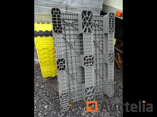 5 pvc pallets - afbeelding 1 van  4