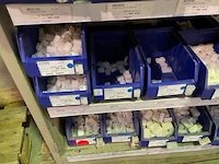 5 rekken met inhoud - afbeelding 7 van  7