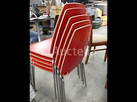5 rode stoelen - afbeelding 1 van  3