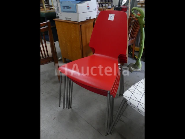 5 rode stoelen - afbeelding 2 van  3
